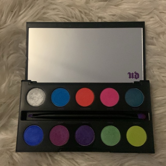 Urban Decay Electric Eyeshadow Pallet - Picture 2 of 3
